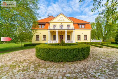 Piękny dwór z parkiem i stawem – 3,34 ha