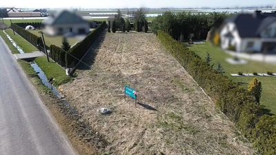Działka w Pokrzywnicy – nieoficjalny środek Polski