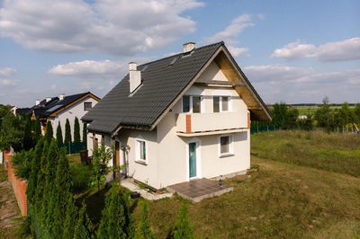 Nowoczesny dom z dużą działką blisko jeziora