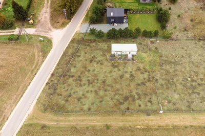 Uzbrojona działka 1091 m² + domek holenderski - 3