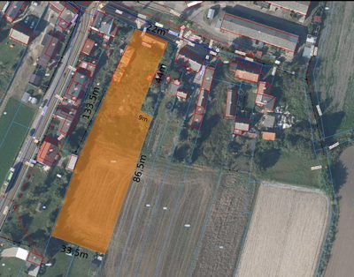 Działka w centrum Pakosławia z domem do remontu