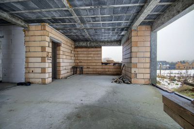 Nowoczesny dom parterowy w stanie surowym otwartym - 5