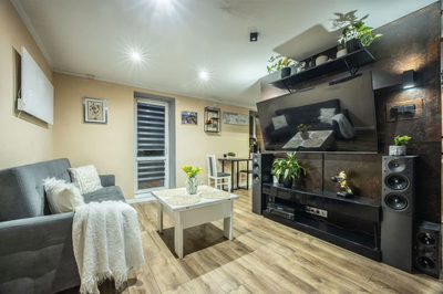 1. Piętro, Nowa Elektryka i Balkon