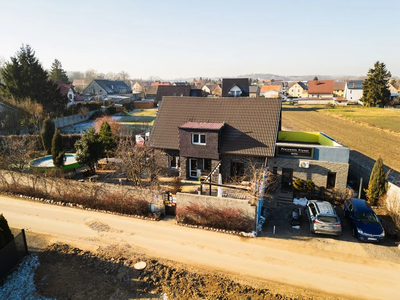Nowoczesny dom z niezależną częścią usługową. - 4