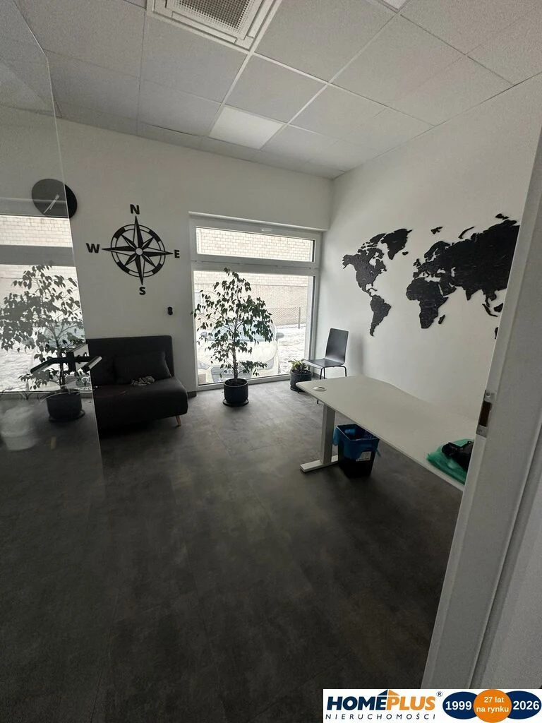 Przestronny lokal w nowoczesnym budynku - 110437677.jpg