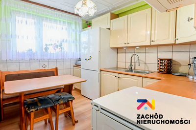 Na sprzedaż atrakcyjne, ciepłe i ustawne mieszkanie 2 pokojowe o powierzchni 47,60 m2 usytuowane na 4 piętrze niskiego bloku zlokalizowanego przy ul. Energetyków. Do mieszkania przynależy balkon oraz… - 4