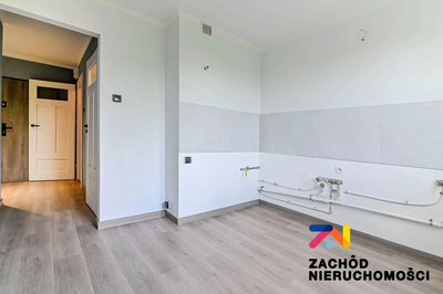 Przedstawiamy unikalną ofertę sprzedaży nowoczesnego, dwupokojowego mieszkania po kapitalnym remoncie, usytuowanego na pierwszym piętrze bloku. - 2