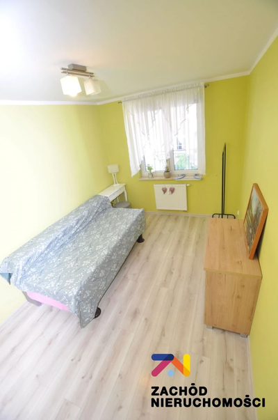 Na sprzedaż atrakcyjne i przestronne mieszkanie 2 pokojowe usytuowane na 2 piętrze w apartamentowcu z windą. Mieszkanie zlokalizowane na osiedlu KOMPLEKS ZACHODNIA. Budynek pięciopiętrowy przy budynk… - 3
