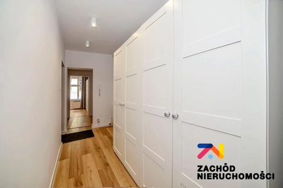 Przedstawiamy wyjątkową ofertę sprzedaży dwupokojowego mieszkania usytuowanego na pierwszym piętrze urokliwej kamienicy, zlokalizowanej na deptaku w samym sercu Zielonej Góry. To niepowtarzalna propo… - 3