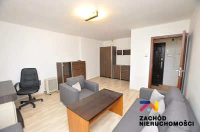 Zapraszamy do zapoznania się z ofertę sprzedaży mieszkania położonego w centrum Sulechowa przy ul. Armii Krajowej. Budynek ma własne wewnętrzne podwórze przeznaczone na parking dla mieszkańców. - 5