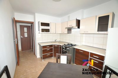 Zapraszamy do zapoznania się z ofertę sprzedaży mieszkania położonego w centrum Sulechowa przy ul. Armii Krajowej. Budynek ma własne wewnętrzne podwórze przeznaczone na parking dla mieszkańców. - 2