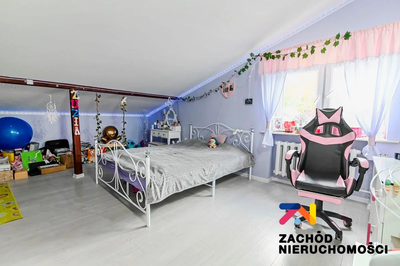 Przedstawiamy wyjątkową ofertę sprzedaży komfortowego domu wolnostojącego w Raculi, położonego w spokojnej okolicy otoczonej lasami i domkami jednorodzinnymi. Ta nieruchomość o łącznej powierzchni ca… - 5