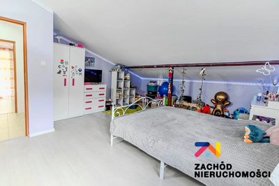 Przedstawiamy wyjątkową ofertę sprzedaży komfortowego domu wolnostojącego w Raculi, położonego w spokojnej okolicy otoczonej lasami i domkami jednorodzinnymi. Ta nieruchomość o łącznej powierzchni ca… - 4