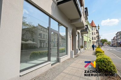Przedstawiam na wynajem lokal użytkowy o powierzchni 57m2,usytuowany na parterze odrestaurowanej kamienicy przy głównej arterii handlowej Nowej Soli. To propozycja dla przedsiębiorców ceniących wysok…