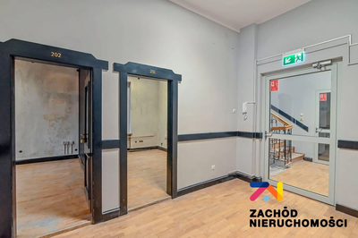Z przyjemnością prezentujemy Państwu wyjątkową ofertę nieruchomości w samym sercu miasta, przy ulicy Generała Władysława Sikorskiego 9. Ta lokalizacja to doskonałe miejsce na rozwijanie działalności… - 4
