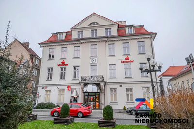 Z przyjemnością prezentujemy Państwu wyjątkową ofertę nieruchomości w samym sercu miasta, przy ulicy Generała Władysława Sikorskiego 9. Ta lokalizacja to doskonałe miejsce na rozwijanie działalności… - 2