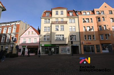 NA SPRZEDAŻ CAŁE PIĘTRO BUDYNKU W KAMIENICY W ŚCISŁYM CENTRUM MIASTA.