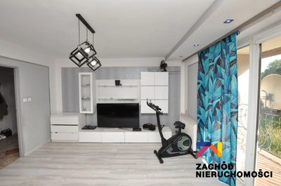 PREZENTUJEMY MIESZKANIE POŁOŻONEW NISKIM BLOKU NA DRUGIM PIĘTRZE W MIEJSCOWOŚCI KAMIONKA - 20KM OD ZIELONEJ GÓRY. - 4