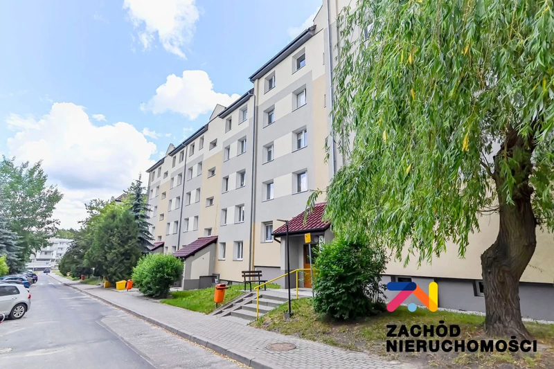 Przedstawiamy ofertę sprzedaży własnościowego, dwupokojowego mieszkania usytuowanego na I piętrze w spokojnej i dobrze skomunikowanej lokalizacji na Osiedlu Śląskim w Zielonej Górze. - 165800227-1l.jpg