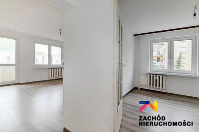 Przedstawiamy ofertę sprzedaży własnościowego, dwupokojowego mieszkania usytuowanego na I piętrze w spokojnej i dobrze skomunikowanej lokalizacji na Osiedlu Śląskim w Zielonej Górze. - 4