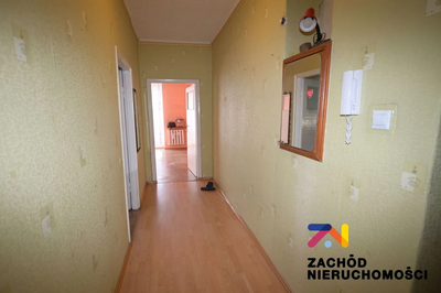 Zapraszamy do zapoznania się z ofertę sprzedaży mieszkania położonego w centrum Zielonej Góry przy ul. dr. Pieniężnego. Budynek ma własne wewnętrzne podwórze przeznaczone na parking dla mieszkańców. - 4