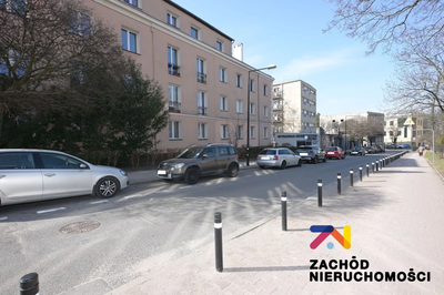 Zapraszamy do zapoznania się z ofertę sprzedaży mieszkania położonego w centrum Zielonej Góry przy ul. dr. Pieniężnego. Budynek ma własne wewnętrzne podwórze przeznaczone na parking dla mieszkańców. - 3