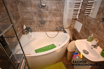 Na sprzedaż oferuję przestronne i funkcjonalne mieszkanie o powierzchni 84,90 m , położone na osiedlu Piastowskim. Nieruchomość idealna dla rodziny , osób pracujących zdalnie lub jako atrakcyjna inwe… - 5