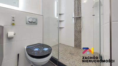 OFERUJEMY PAŃSTWU DO SPRZEDAŻY PIĘKNY APARTAMENT USYTUOWANY W ŚCISŁYM CENTRUM MIASTA - UL. GRYFA POMORSKIEGO W MIĘDZYZDROJACH. IDEALNY GOTOWIEC INWESTYCYJNY !! - 2