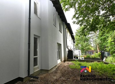 Mam przyjemność zaprezentować Państwu dom na sprzedaż w zabudowie segmentowej położony na rodzinnym osiedlu z daleka od zgiełku miasta. - 2