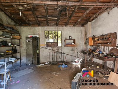 Przedstawiamy Państwu ofertę sprzedaży nieruchomości składającej się z domu jednorodzinnego oraz zabudowań gospodarczych typu garaż i warsztat. Wszystkie budynki wymagają remontu kapitalnego bądź wyb… - 2