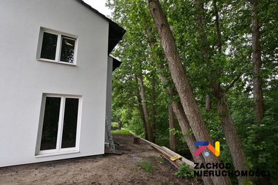 Prezentujemy Państwu nowy dom na sprzedaż w zabudowie segmentowej położony na rodzinnym osiedlu z daleka od zgiełku miasta. - 2