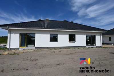 OFERUJEMY PAŃSTWU DO SPRZEDAŻY DOMY JEDNORODZINNE DWULOKALOWE W PŁOTACH.
