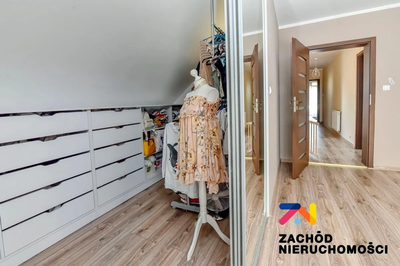 Na sprzedaż przestronny, ustawny, duży dom wolnostojący o powierzchni 187,6 m2 usytuowany na działce o powierzchni 900 m2 w miejscowości Koryta w gminie Torzym. - 4