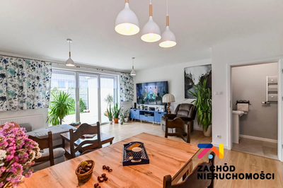 Na sprzedaż atrakcyjny i bardzo przestronny dom w zabudowie bliźniaczej o powierzchni użytkowej 106,5 m2 (plus strych 30 m2, ok. 40 m2 liczone po podłodze- powierzchnia mieszkalna) z działką o powier… - 3