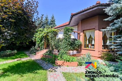 Dom wolnostojący jednorodzinny mieszczący się w Łężycy -spokojnej, malowniczej okolicy przy lesie. Powierzchnia użytkowa domu wynosi 104,20 m.kw. Nieruchomość posadowiona jest na działce nr 141/7 opo… - 5