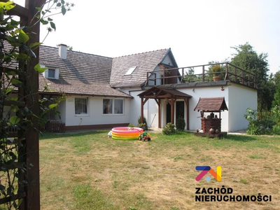 Oferujemy Państwu na sprzedaż posiadłość o charakterze agroturystycznym.