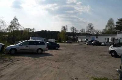 Oferujemy Państwu do sprzedaży działkę zabudowaną budynkami magazynowo - produkcyjnymi w atrakcyjnej lokalizacji Zielonej Góry. Działka posiada pow. 8764 m2, budynki z wiatami o łącznej powierzchni 1…