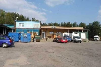 Oferujemy Państwu do sprzedaży działkę zabudowaną budynkami magazynowo - produkcyjnymi w atrakcyjnej lokalizacji Zielonej Góry. Działka posiada pow. 8764 m2, budynki z wiatami o łącznej powierzchni 1… - 2