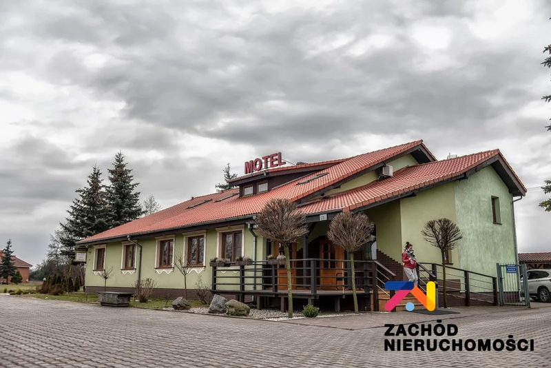 Na sprzedaż atrakcyjny kompleks hotelowy z restauracją łącznej powierzchni ok. 740 m2 usytuowany na działkach o łącznej powierzchni 4187 m2 zlokalizowany w miejscowości Otyń przy głównej drodze. - 158890227-1l.jpg