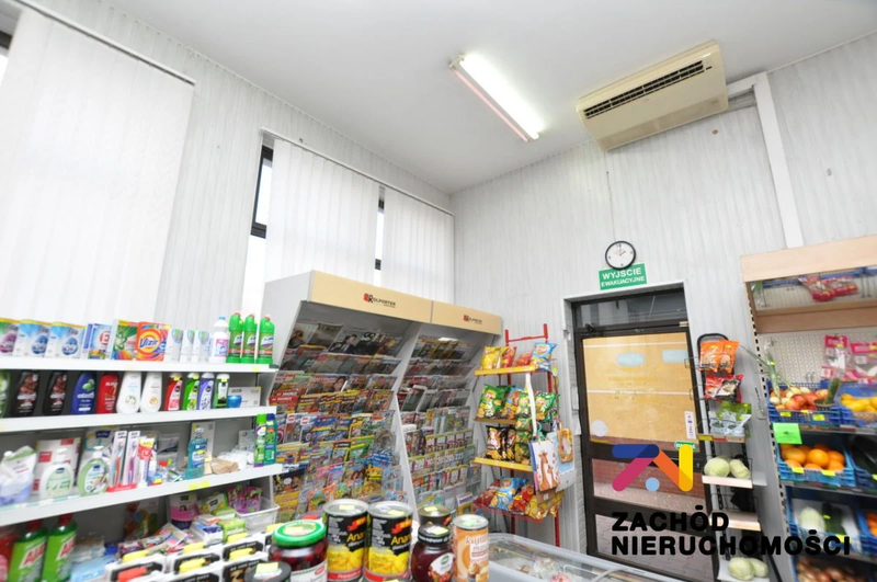 LOKAL NA SPRZEDAŻ O POWIERZCHNI 63M2 USYTUOWANY NA PARTERZE W BUDYNKU MIESZKALNYM NA DUŻYM DOBRZE ZURBANIZOWANYM OSIEDLU. - 165490227-1l.jpg