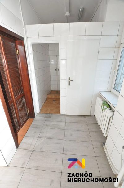 Na sprzedaż budynek wolnostojący o powierzchni 400 m2 usytuowany na działce o powierzchni 1138 m2, zlokalizowany w miejscowości Konotop, gmina Kolsko, powiat nowosolski. Obiekt obecnie wynajmowany pr… - 5