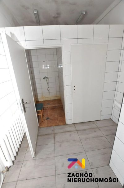 Na sprzedaż budynek wolnostojący o powierzchni 400 m2 usytuowany na działce o powierzchni 1138 m2, zlokalizowany w miejscowości Konotop, gmina Kolsko, powiat nowosolski. Obiekt obecnie wynajmowany pr… - 4