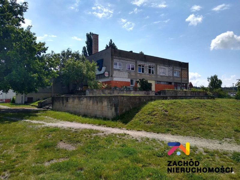 Oferujemy Państwu na sprzedaż połowę udziału wynoszący 2766m3 usytuowany na działce o pow. 3139m2 w budynku inwestycyjnym w Łęknicy, w który przed kliku laty funkcjonował jako restauracja z dużą salą… - 158060227-1l.jpg