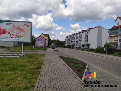 Oferujemy Państwu na sprzedaż połowę udziału wynoszący 2766m3 usytuowany na działce o pow. 3139m2 w budynku inwestycyjnym w Łęknicy, w który przed kliku laty funkcjonował jako restauracja z dużą salą… - 4