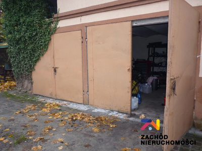 Do wynajęcia garaż/magazyn o powierzchni 28,5m2 z dwoma masywnymi blaszanymi bramami.