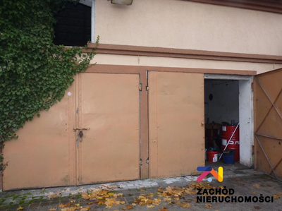 Do wynajęcia garaż/magazyn o powierzchni 28,5m2 z dwoma masywnymi blaszanymi bramami. - 2