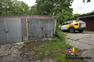 Na sprzedaż garaż o powierzchni 18 m2 zlokalizowany w Zielonej Górze na Osiedlu Morelowym. Garaż murowany z bramą drewnianą, znajduje się w kompleksie garaży, dojazd drogą utwardzoną- wjazd od ul. Sł… - 3