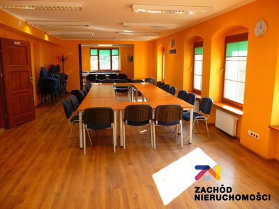 Oferujemy Państwu do wynajęcia lokal użytkowy o pow. 110m2 w ścisłym centrum Zielonej Góry.