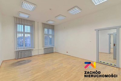 Z przyjemnością prezentujemy Państwu wyjątkową ofertę nieruchomości w samym sercu miasta, przy ulicy Generała Władysława Sikorskiego 9. Ta lokalizacja to doskonałe miejsce na rozwijanie działalności…