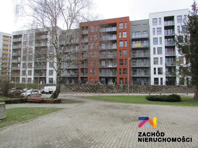 Do wynajęcia miejsce postojowe w hali garażowej nowoczesnego budynku przy ul. Lisiej 12- 14. Wjazd do hali bramą automatyczną zamykaną na pilota.